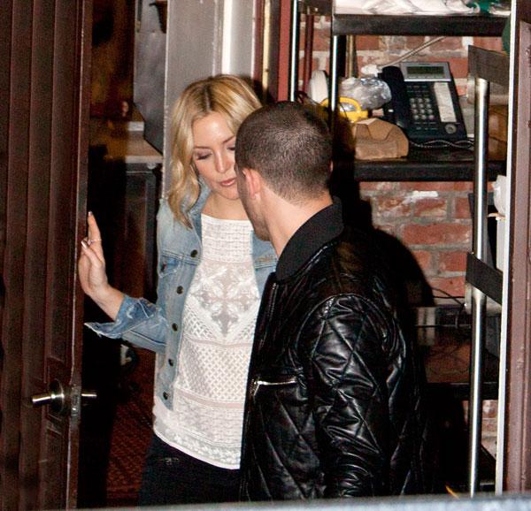 kate hudson nick jonas dating pda dinner