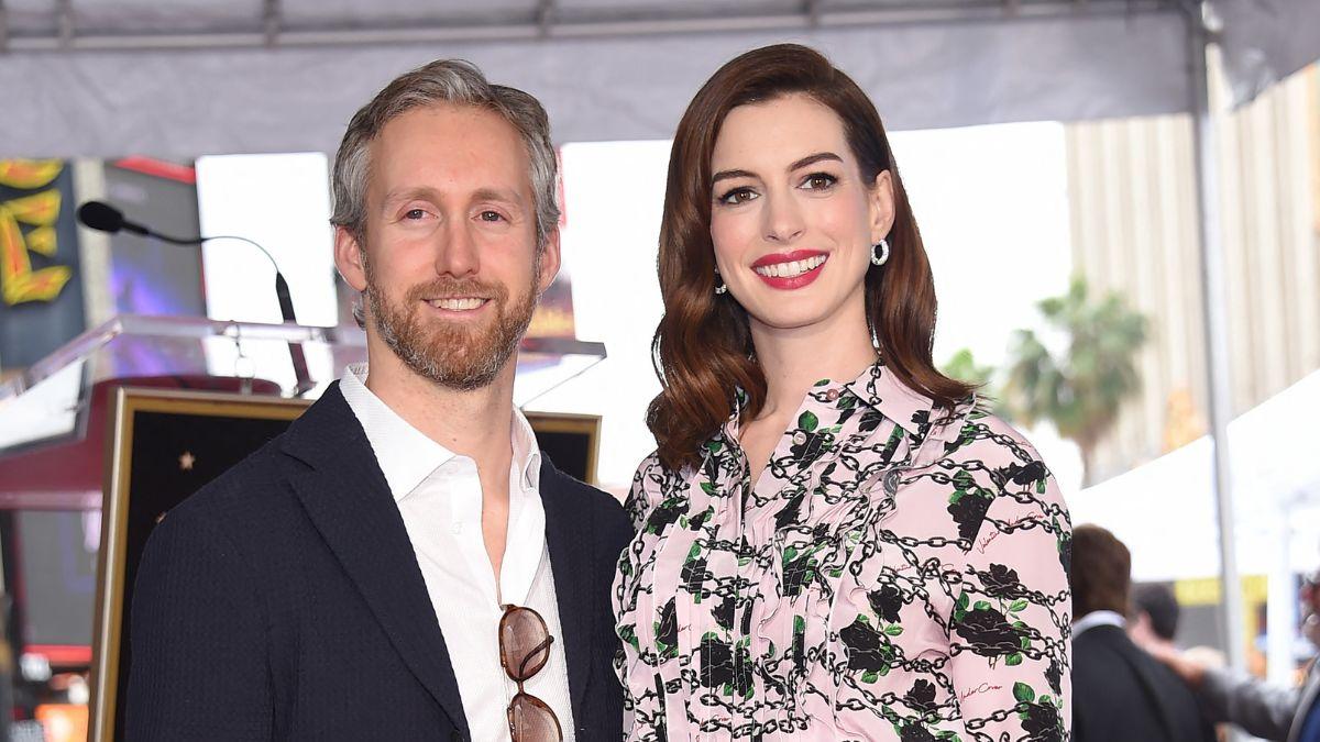 anne hathaway family life husband children