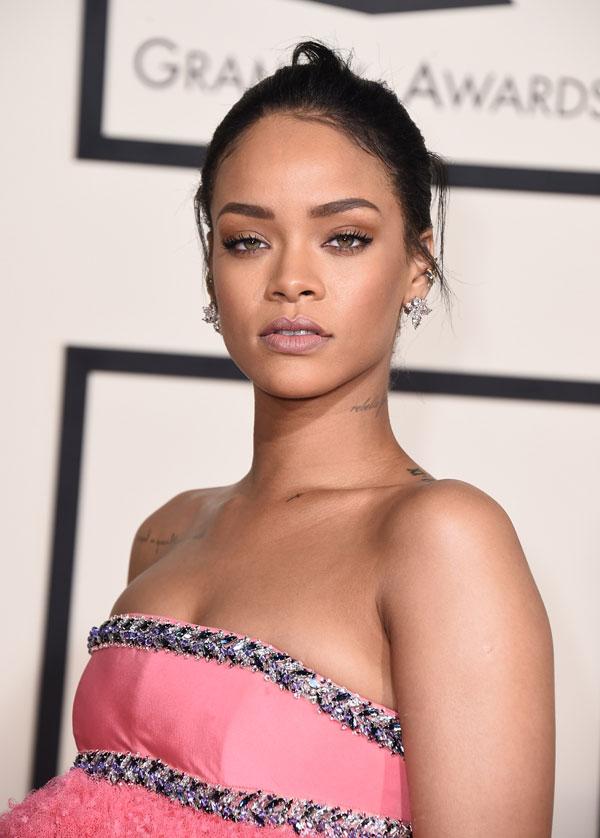 Rihanna 2015 grammy arrivals 05