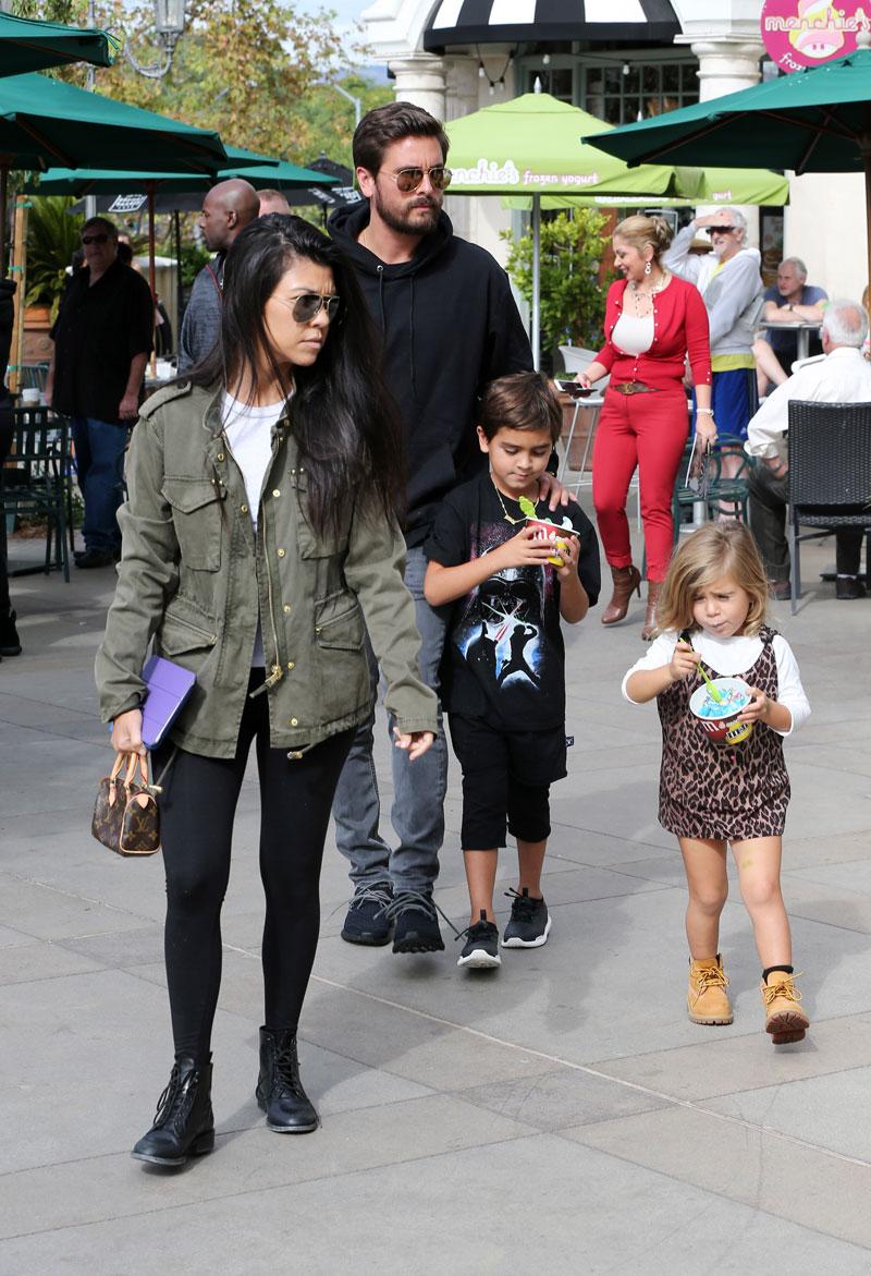 reunited holidays kourtney kardashian scott disick 05