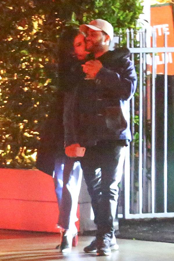 Selena gomez photos kissing weeknd 09