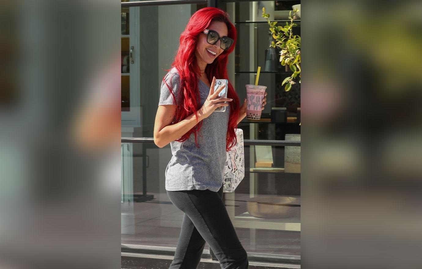 Farrah Abraham shops Melrose Place