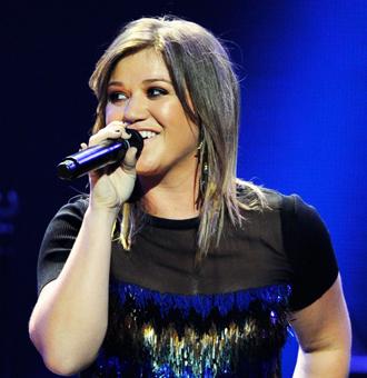 Kelly Clarkson Singing the National Anthem at the Super Bowl!