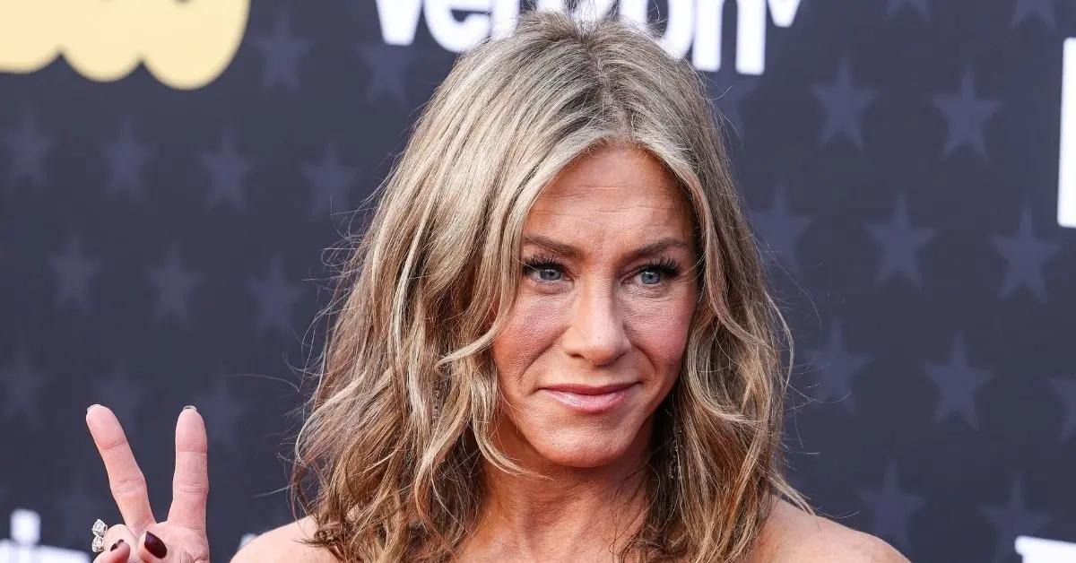 jennifer aniston rattled security team drew guns man crashed home