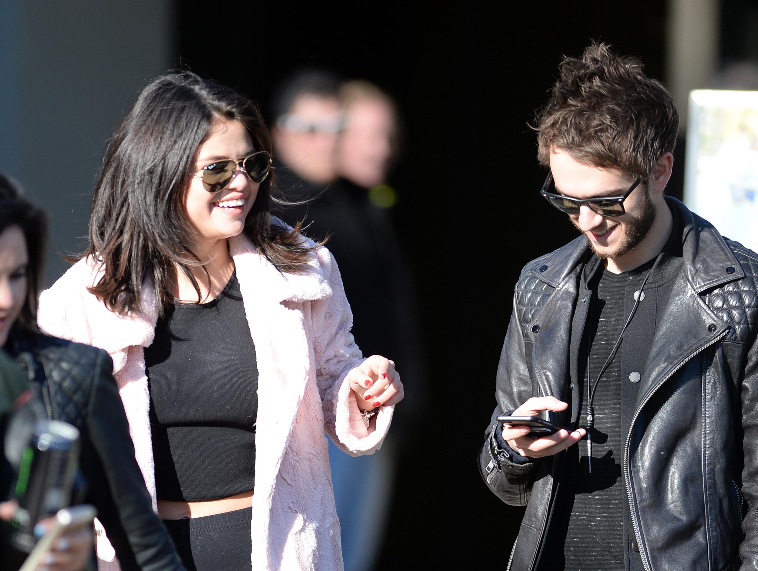 EXCLUSIVE: INF &#8211; Selena Gomez Leaves A Restaurant With New Boyfriend Zedd