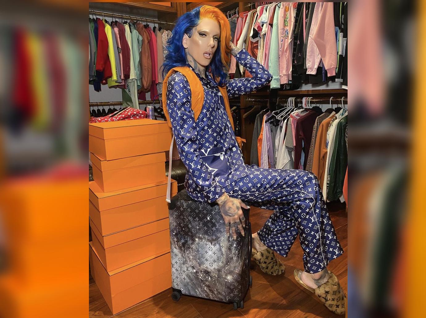 Jeffree Star on X: Do we need a tour of the black vault closet before I  sell my LA house?? 🖤  / X