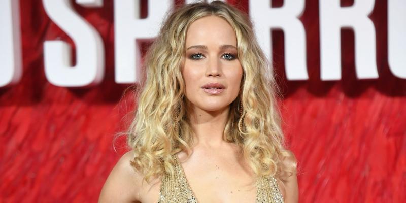 Jennifer lawrence stabbed back