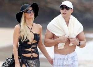 2010__12__Paris_Hilton_Dec23newsnemain 300×218.jpg