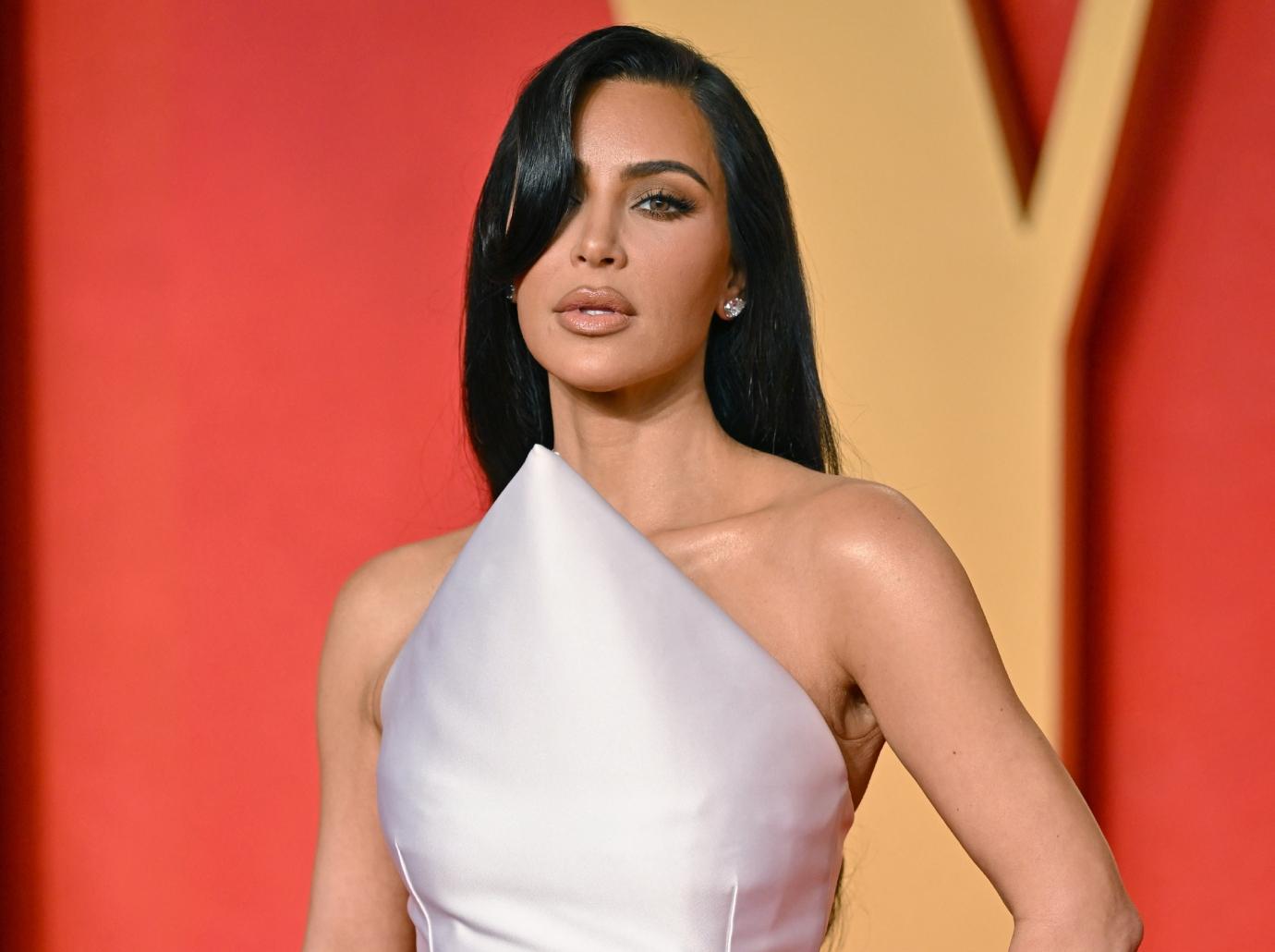 kim kardashian loses instagram followers tom brady roast booed