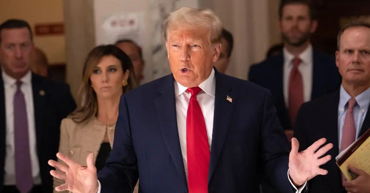 Historians Warn DOJ Move Would Let Donald Trump 'Destroy' Presidential Records Before Leaving Office