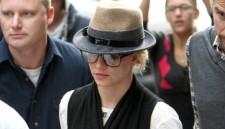 2009__12__full_britney_spears_shopping_02_wenn5400237 225×129.jpg