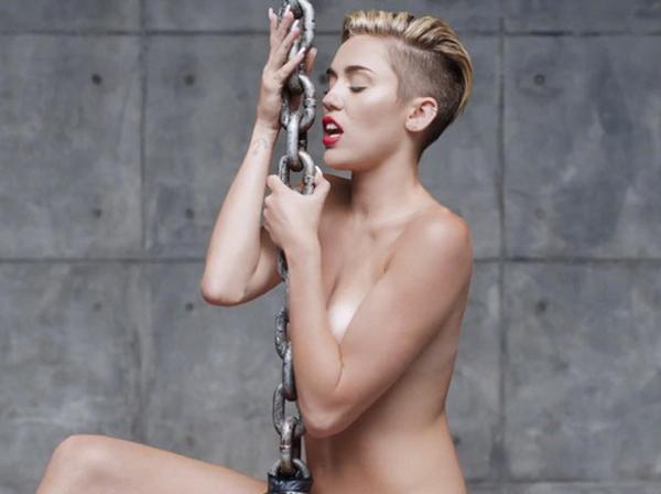Naked mily cyrus Miley Cyrus