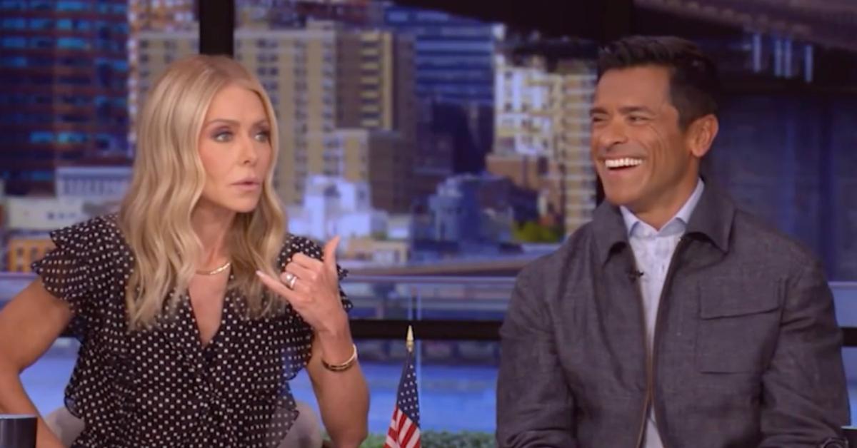 Image of Kelly Ripa imitated Mark Consuelos using his cellphone during 'Live.'