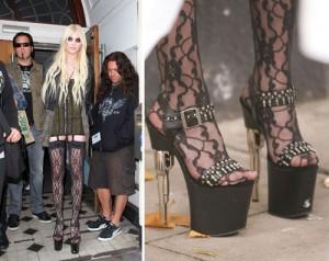 2010__08__Taylor_Momsen_Aug23_05a 300×238.jpg