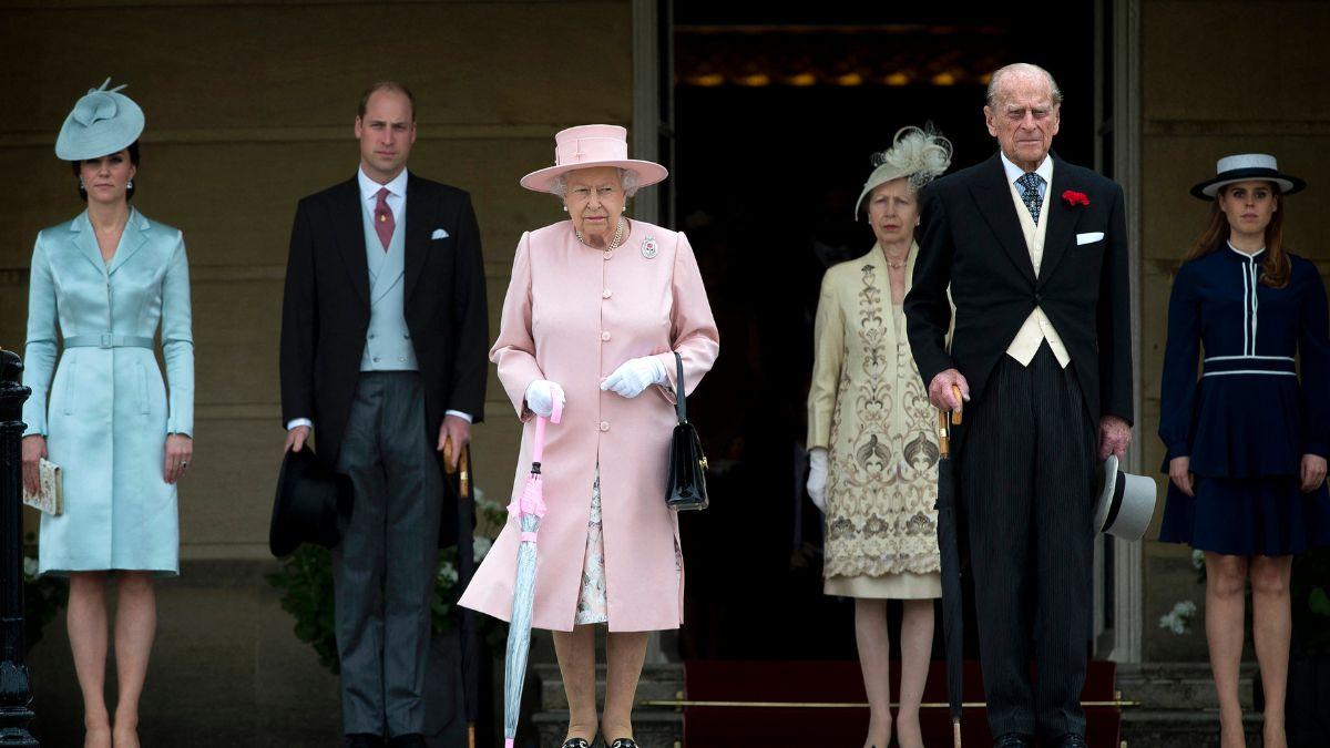 image of royal family