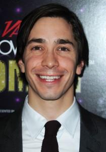 2011__06__okmagazine horoscopes justinlong 210&#215;300.jpg