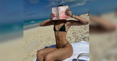 Olivia Ponton Flaunts Her Butt Cheeks & Toned Abs In Hot Bikini Photos