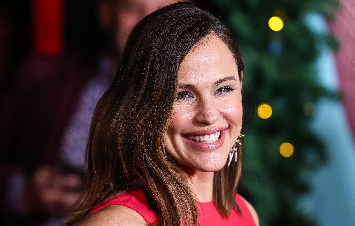 jennifer garner positive despite public image cloud head