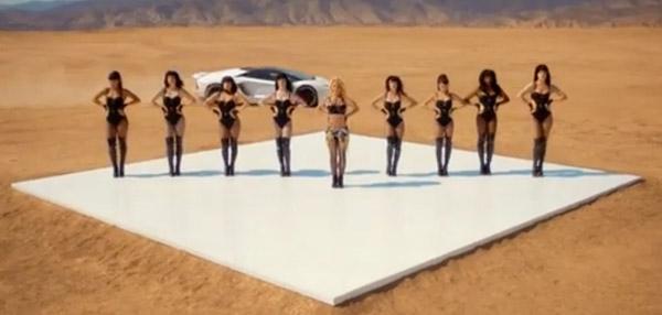 britney-spears-desert-dancing