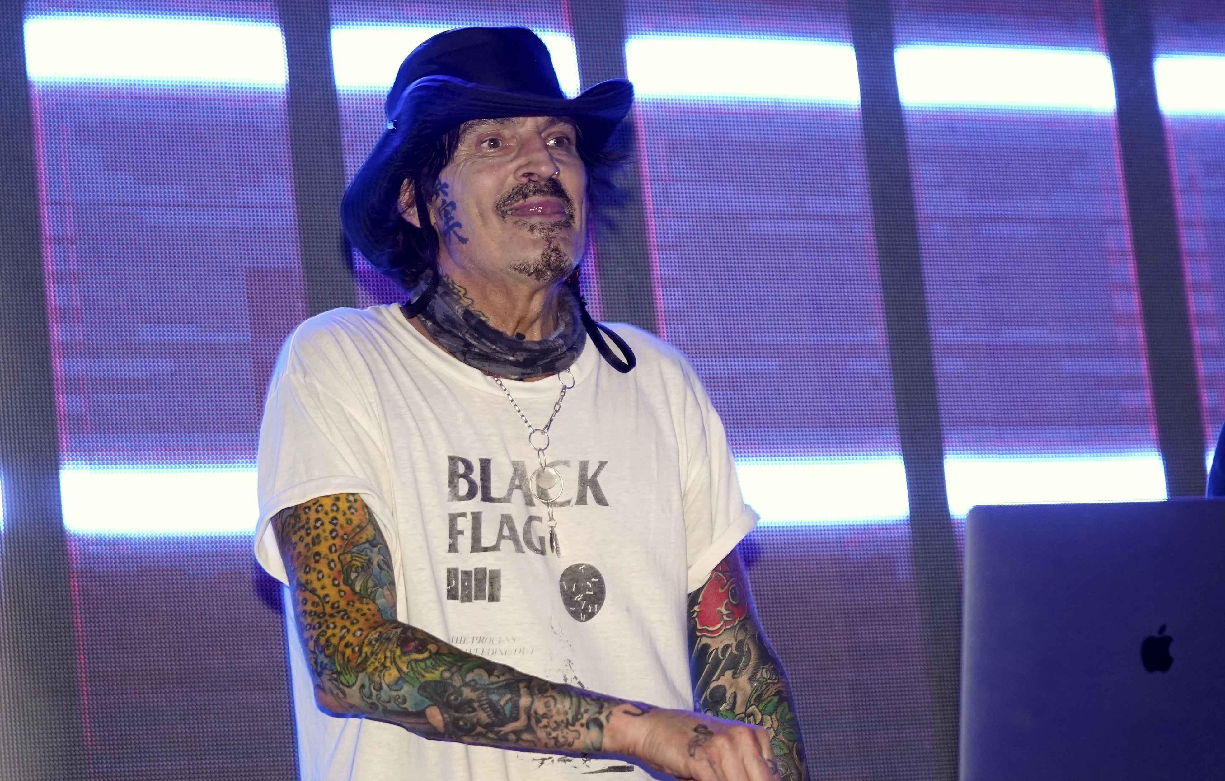 Why Did Mötley Crüe's Tommy Lee Quit Reunion Tour Mid-Show?