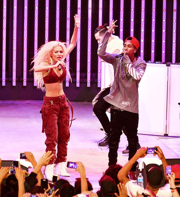 Pia Mia And Tyga Surprise Kylie Jenner And Bring Her Onstage During Their  Concert Performance!