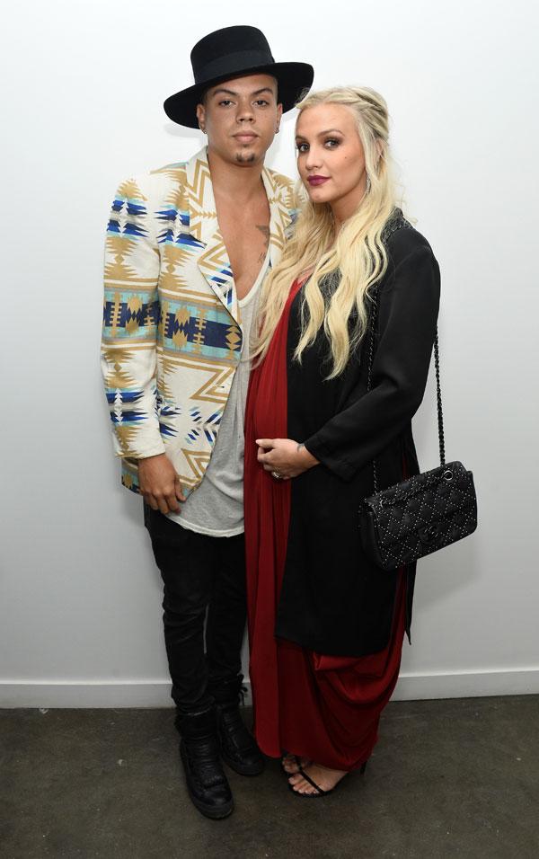 Pregnant ashlee simpson double dates getty