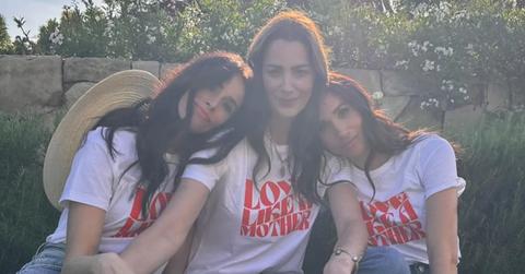 meghan markle returns instagram promote charity abigail spencer