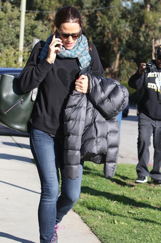 Jennifer Garner gets cold while running errands