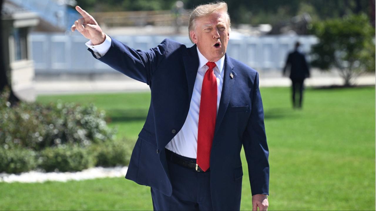 Trump in White house garden