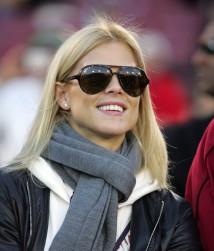 2010__12__Elin_Nordegren_Dec15newsnea 214×300.jpg