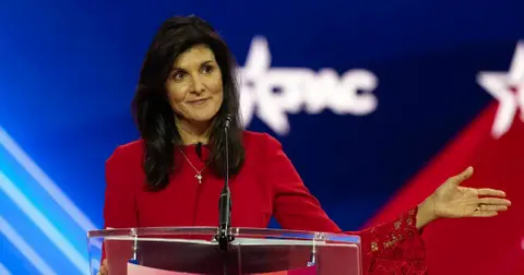 donald trump threatens to ban nikki haleys doners from maga