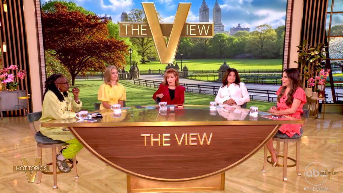 photo of 'The View' co-hosts discussed J.D. Vance throwing his colleagues under the bus.