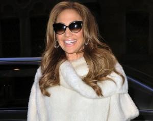 2011__02__Jennifer_Lopez_feb4_04a 300&#215;238.jpg