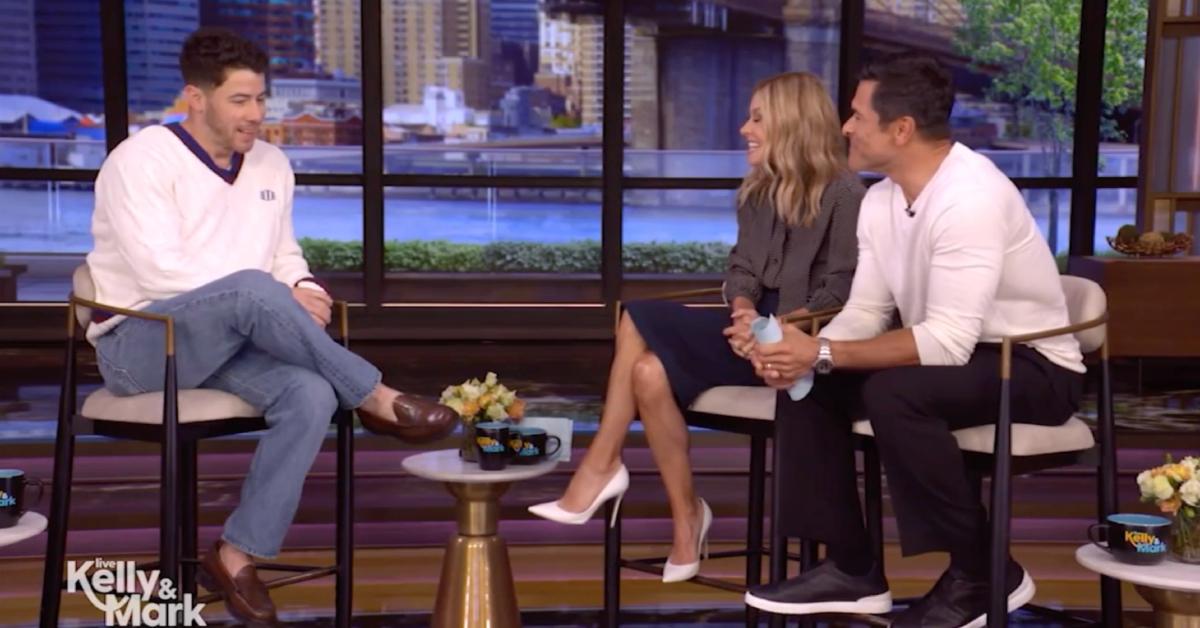 kelly ripa trolls mark consuelos age talk show nick jonas toddler