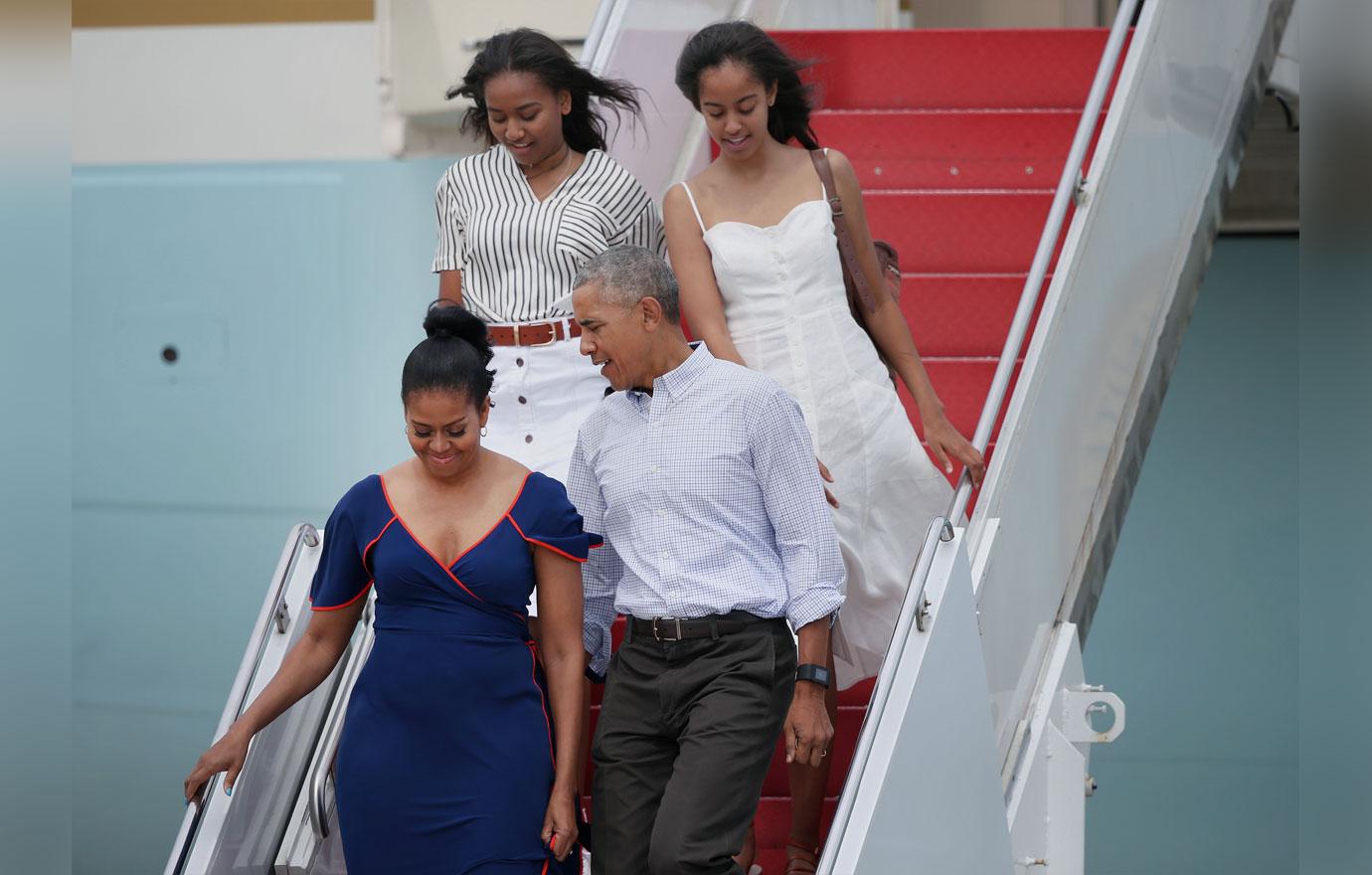 Obamas Arrive In Mass. For Vacation