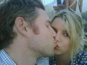 2010__08__Jessica_Simpson_Eric_Johnson_Aug2newsnea 300&#215;225.jpg