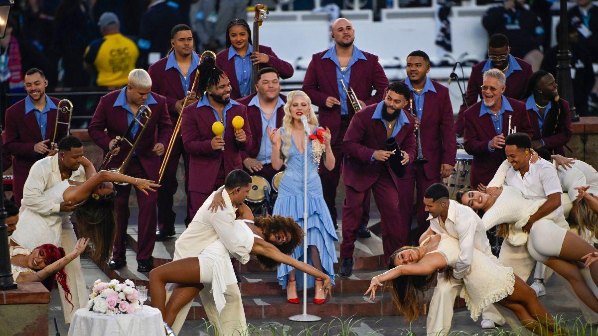 Image of According to specialists, performing while sick could prolong recovery.