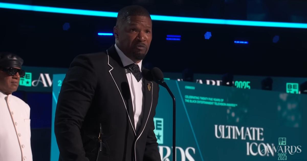 jamie foxx chokes up cries bet awards speech dying stroke video