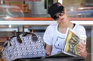 2010__09__paris_hilton_sept9_04 300×199.jpg