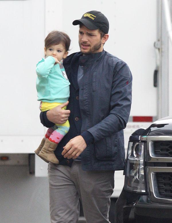 Ashton Kutcher Daughter Wyatt Pics Whip Nae Dance