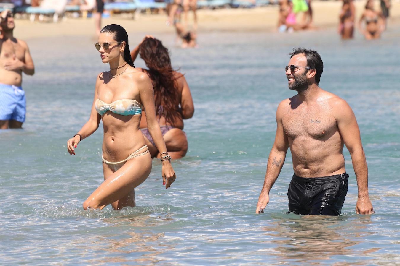 *EXCLUSIVE* Alessandra Ambrosio and Jamie Mazur enjoy a day at the beach with friends