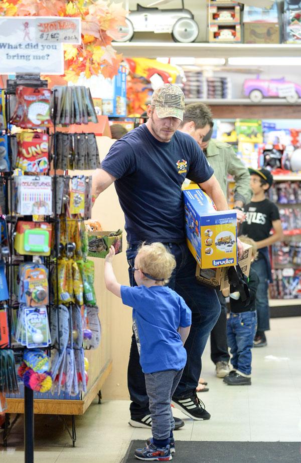 chris pratt takes son jack to a toy store