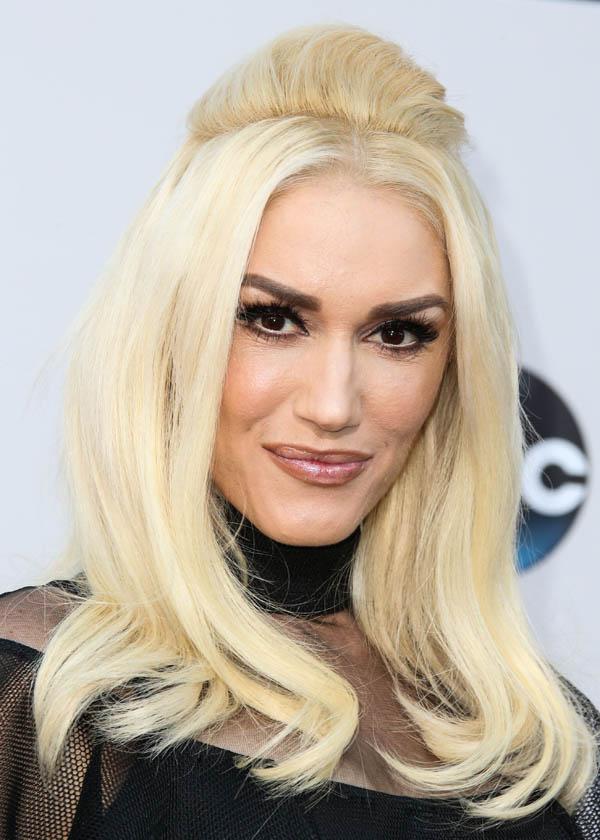 Gwen Stefani arrives at the 2015 American Music Awards