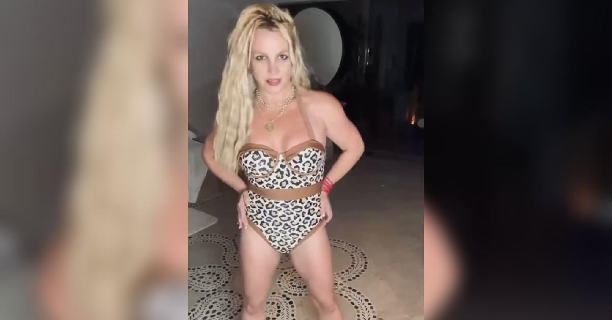 britney spears negativity move mexico dances skimpy photos