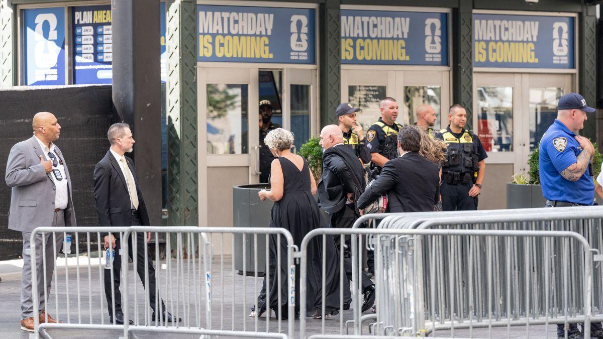 Image of Celebrity guests later shared their lighthearted reactions to Taylor Swift and Travis Kelce's unusual wedding rules.