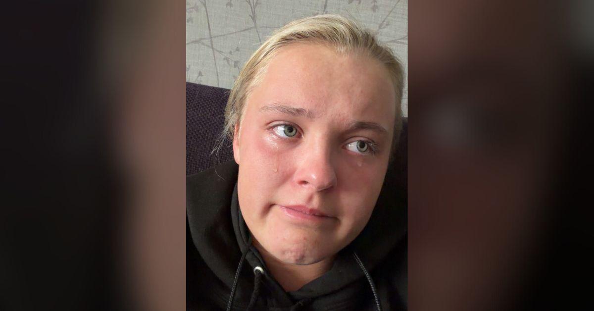 Image of JoJo Siwa concerned fans with a crying post.