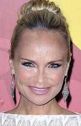 2011__06__kristin_chenoweth 161×300.jpg