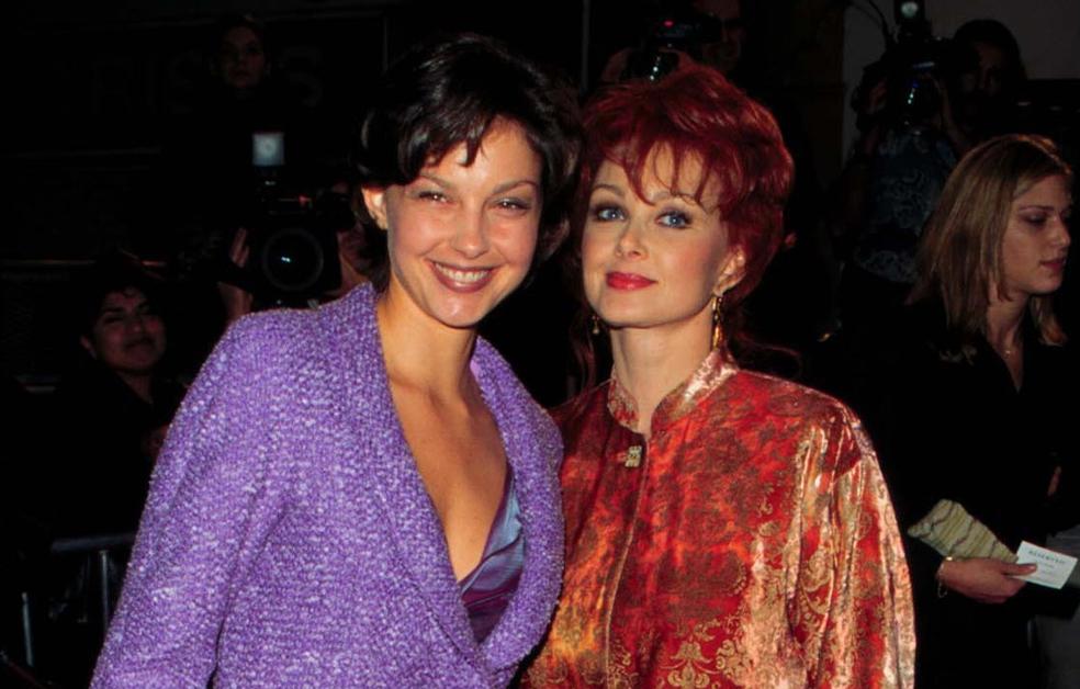 ashley judd cradling late mom naomis laboring body self inflicted gun shot wound