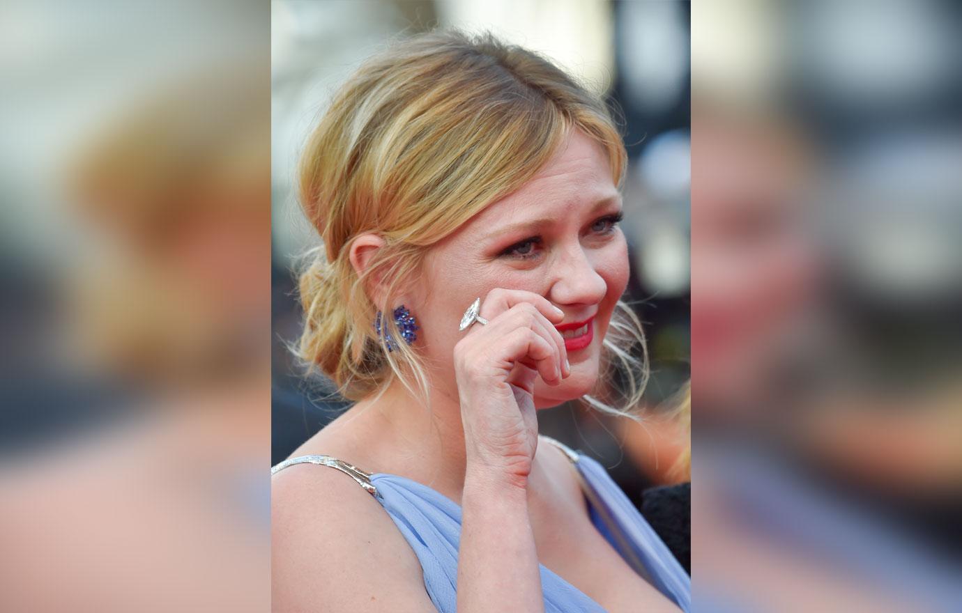 Kirsten Dunst Crying Cannes Film Festival Beguiled Photos 04