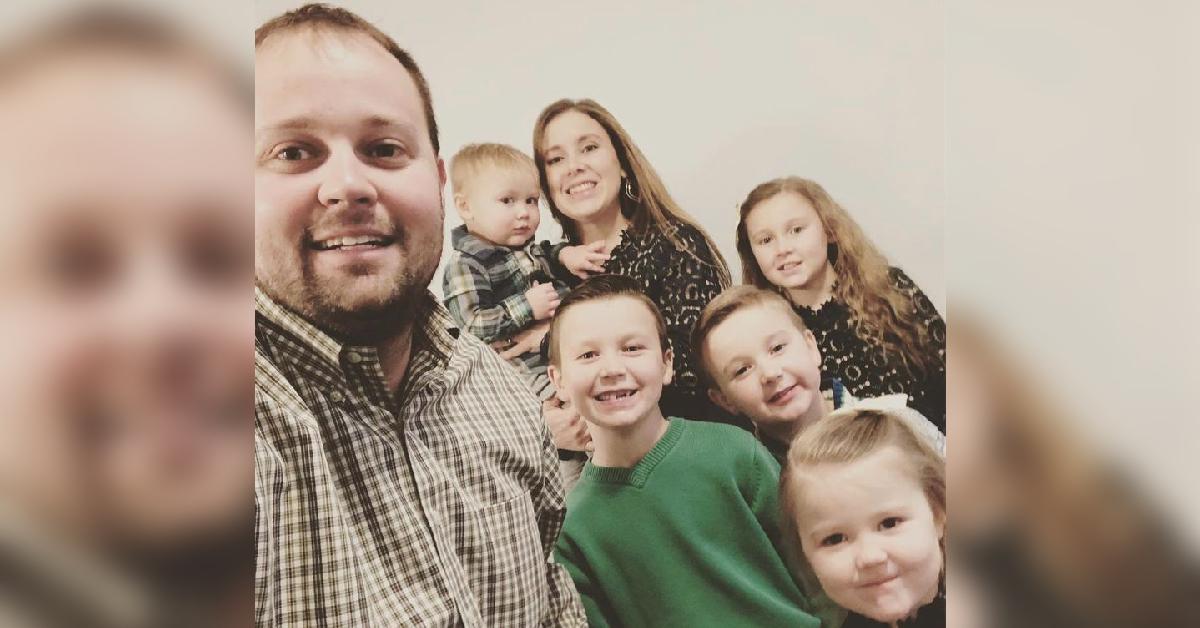 josh duggar wife anna hurries out courtroom child pornography trial